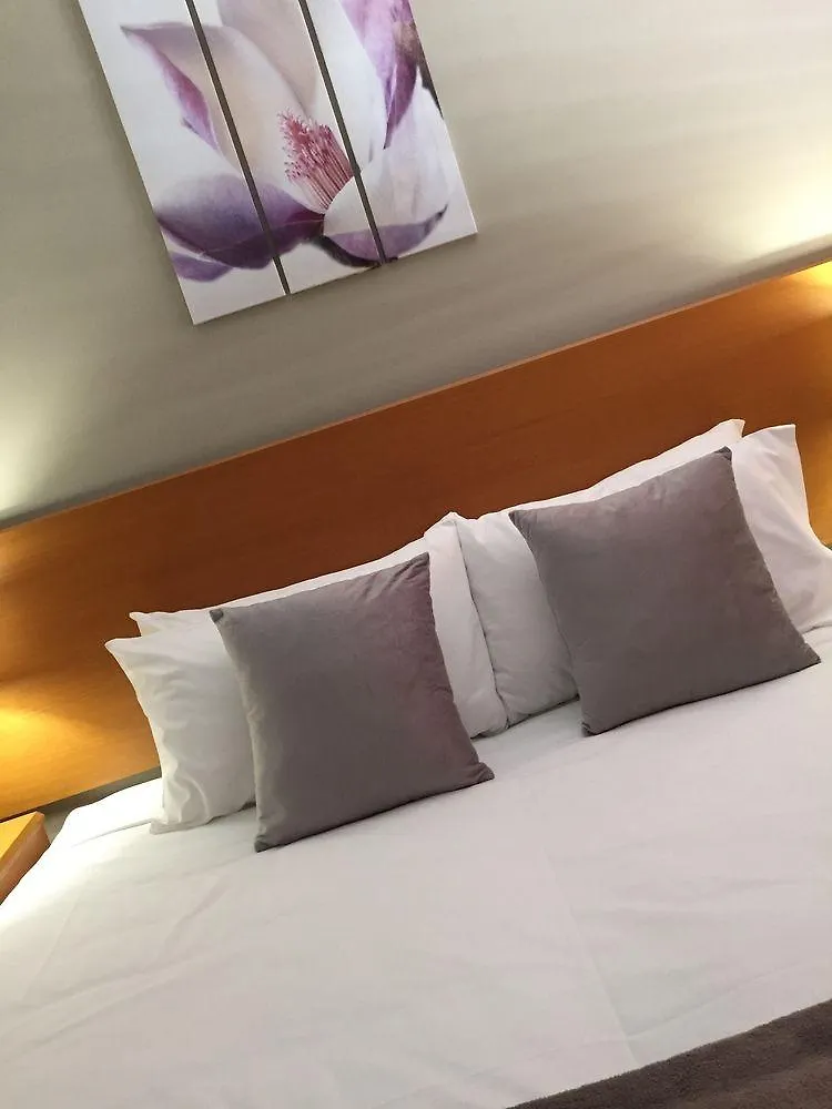 Cosmopolitan Motel & Serviced Apartments Rockhampton 3*,  Australia
