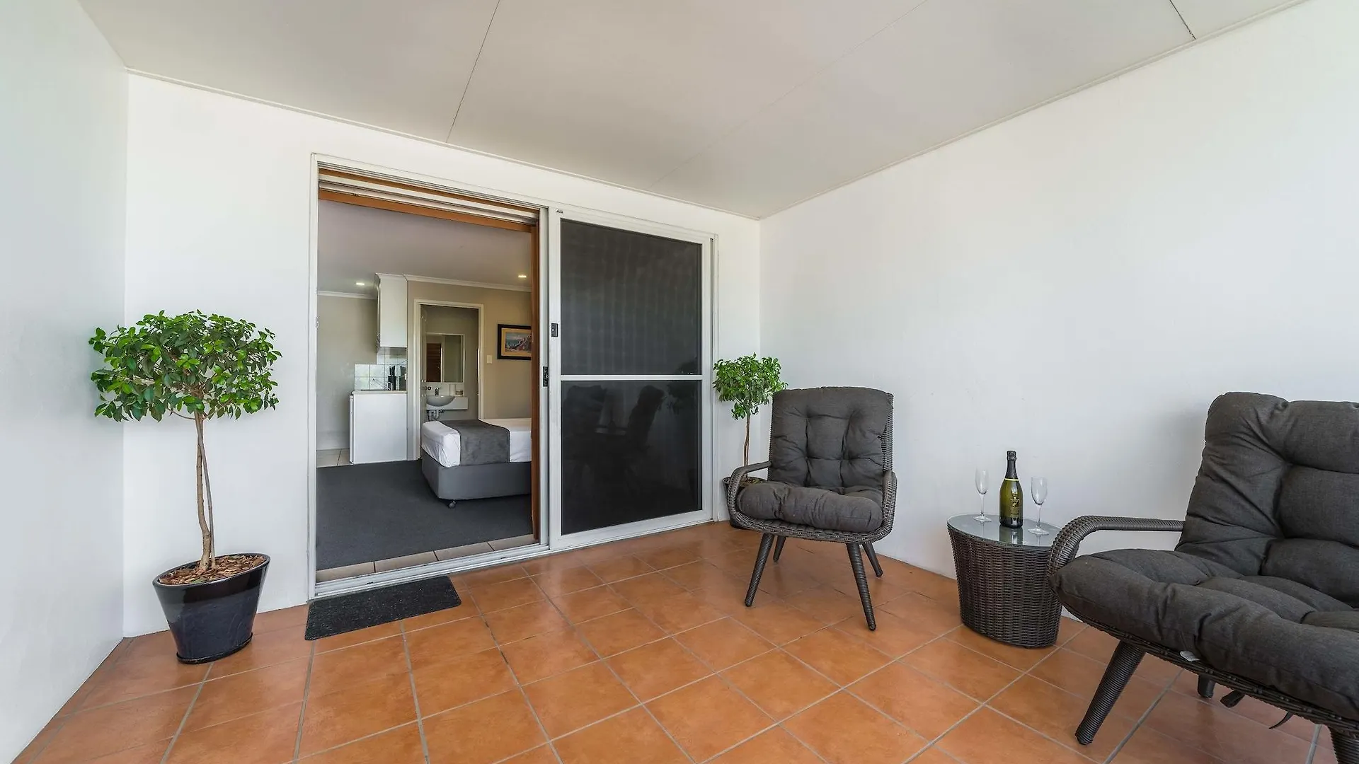 Cosmopolitan Motel & Serviced Apartments Rockhampton Australia