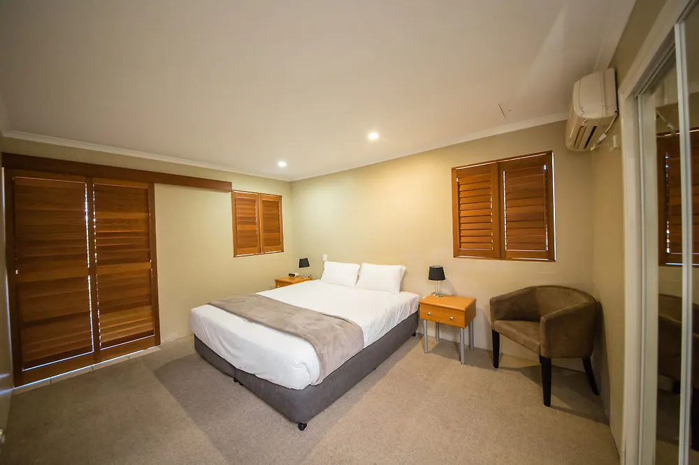 Cosmopolitan Motel & Serviced Apartments Rockhampton 3*,  Australia